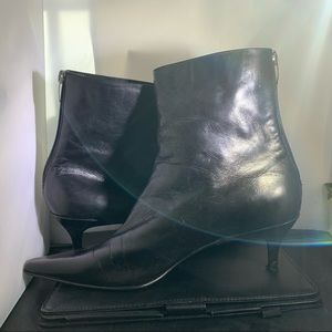 Anne Klein Black Leather Bootie 9M
